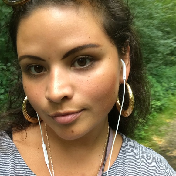 Meet your Posher, Shelby - Picture 2 of 8